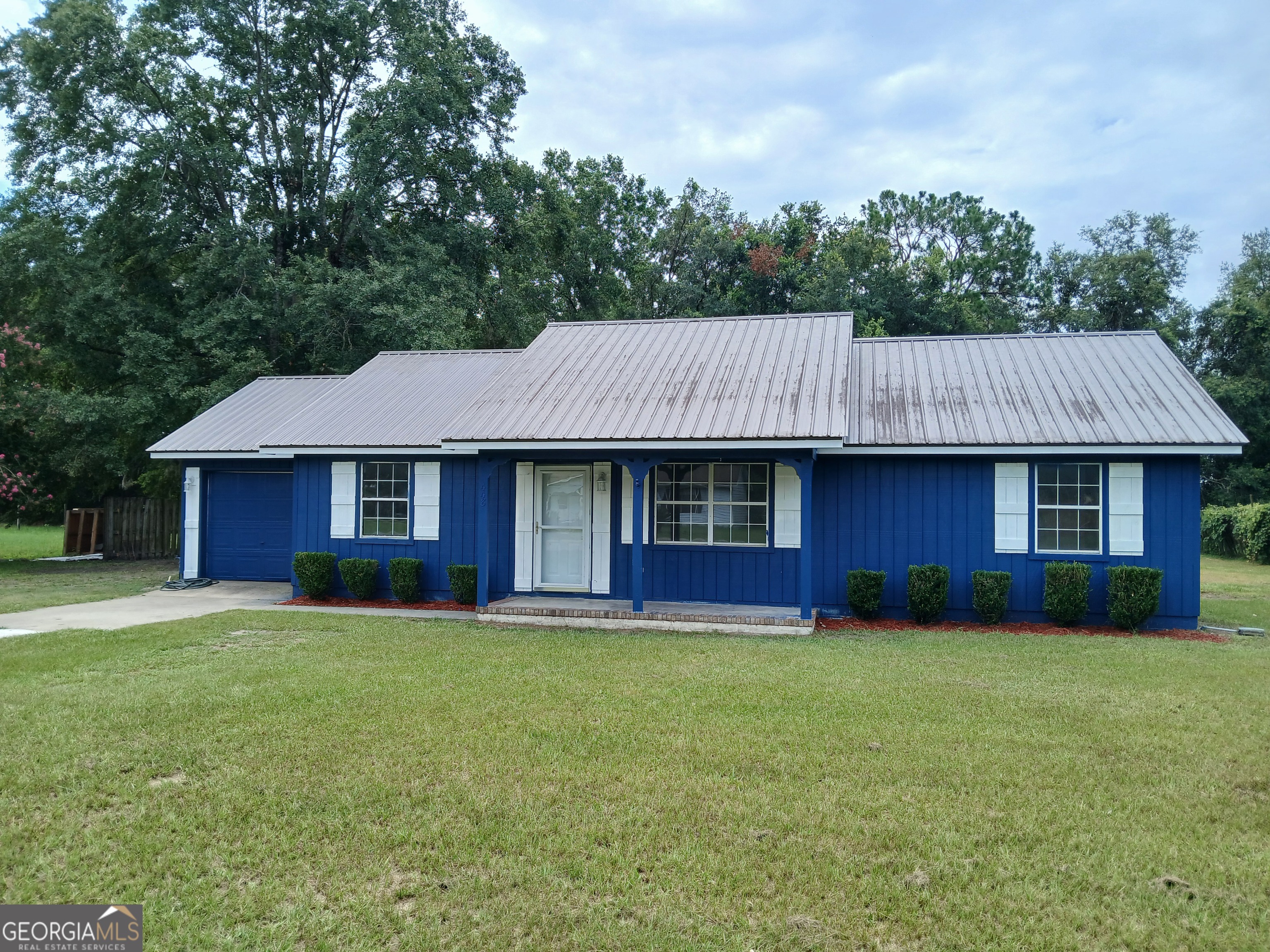 448 Dallas CIR