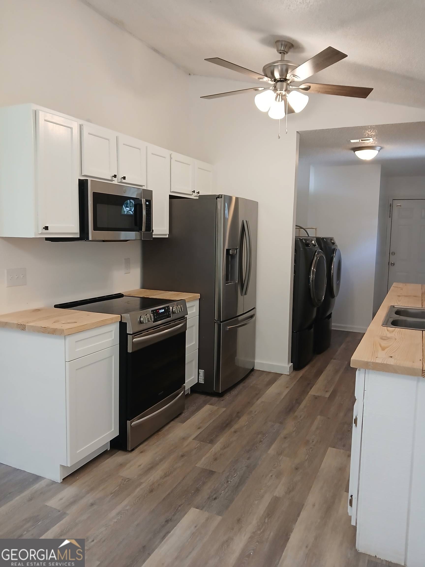 448 Dallas CIR