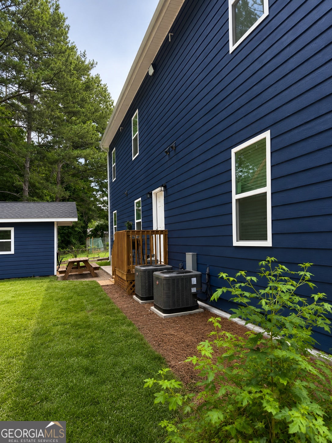 106 Meadowlark LN