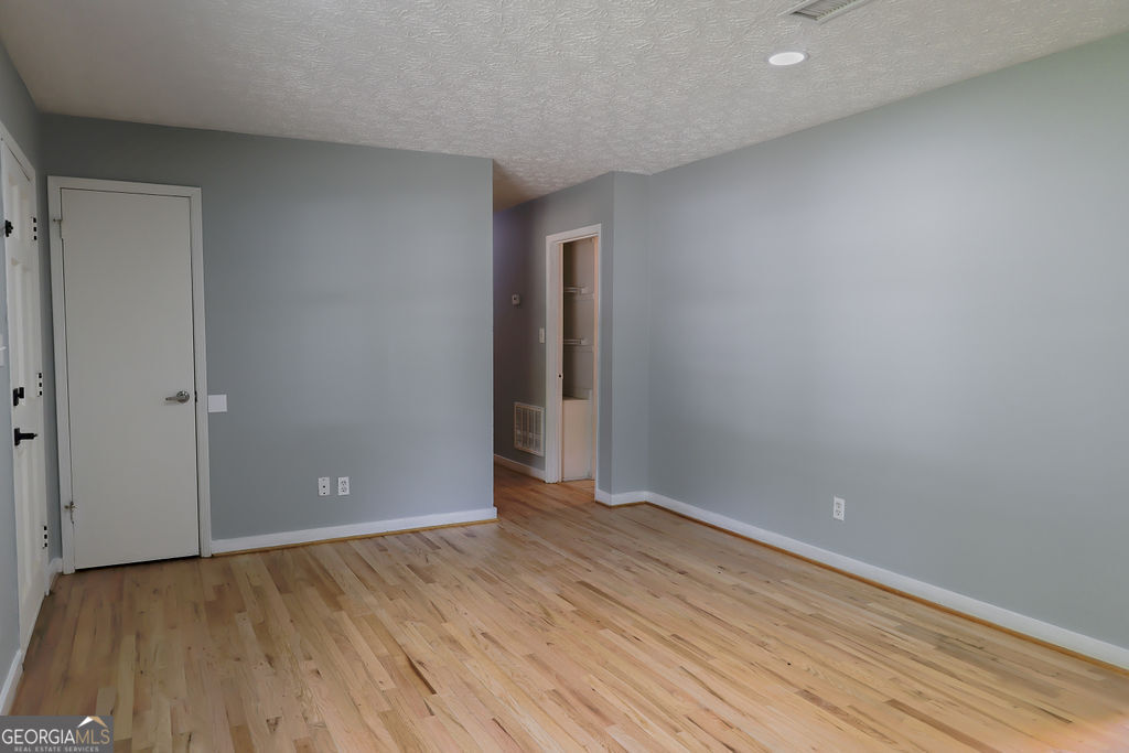 107 Village Way