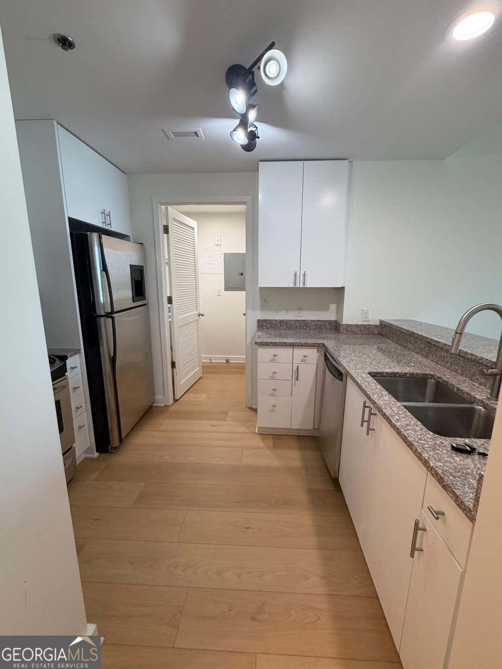 Photo of 3338 Peachtree Road NE #1106, Atlanta, GA 30326 (MLS # 10813995)