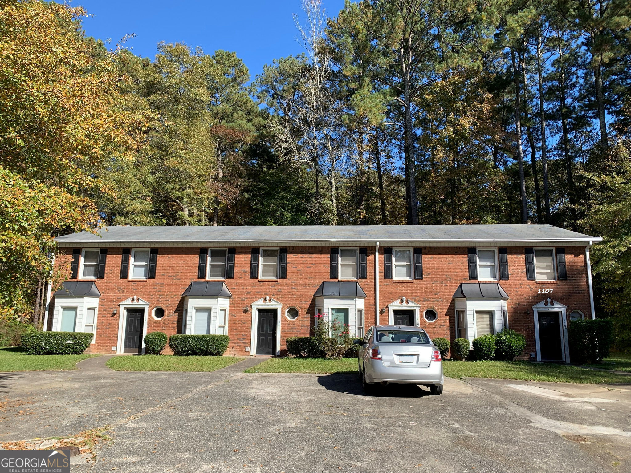 APPOINTMENT ONLY. TENANT OCCUPIED. 24 HOURS NOTICE IS REQUIRED. NO SHOWINGTIME. 2 BEDROOM END UNIT WITH PRIVATE BATHROOM AND 2 CLOSETS IN EACH BEDROOM, 2 LINEN CLOSETS, NEW PAINT, KITCHEN WITH SS APPLIANCES AND LVP FLOORING THROUGHOUT MAIN LEVEL. CLOSE TO LOCAL COLLEGE & DINING/SHOPPING. NO SMOKING. NO PETS. GOOD CREDIT HISTORY IS REQUIRED. OWNER/AGENT.