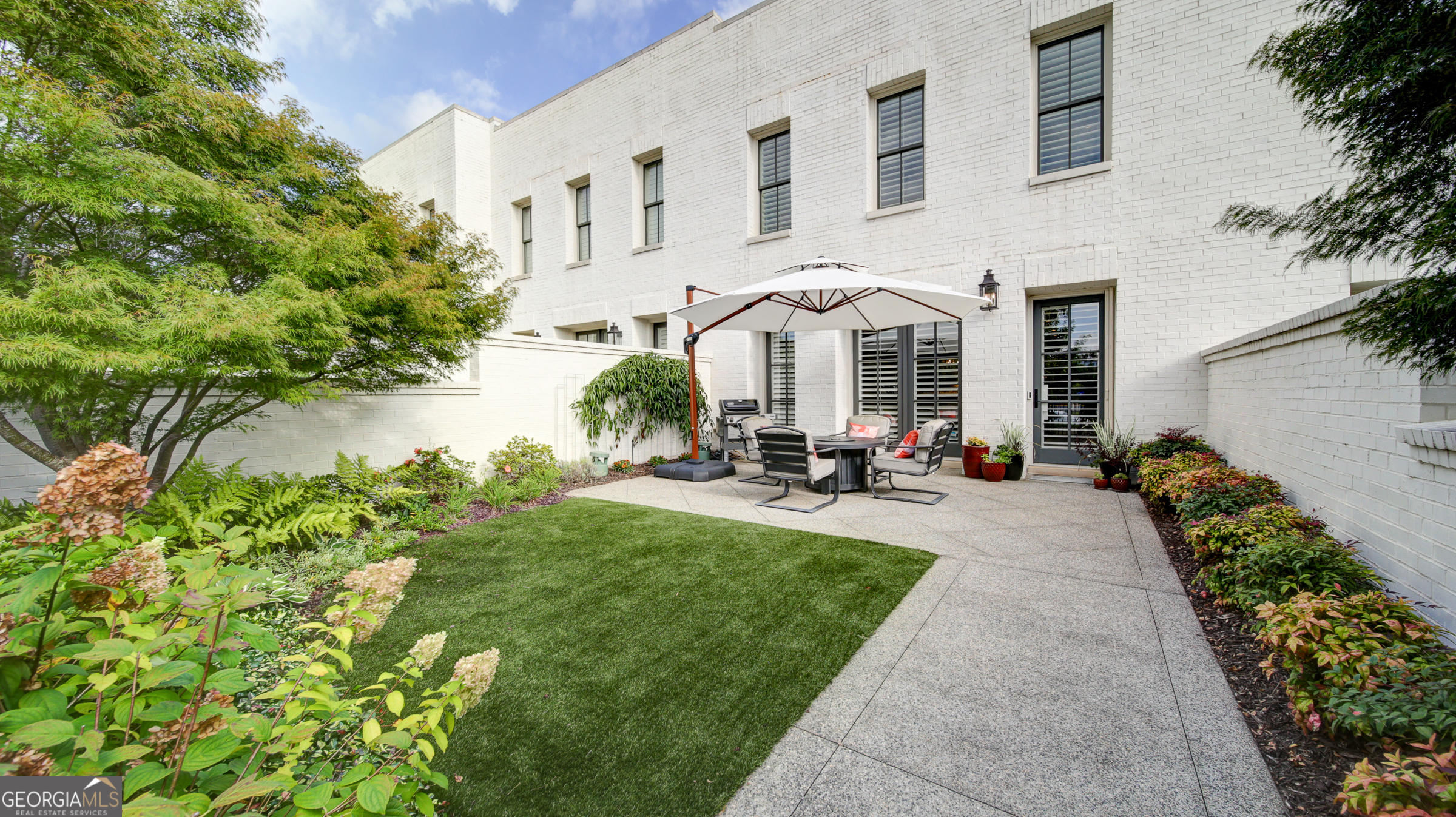 341 S Esplanade