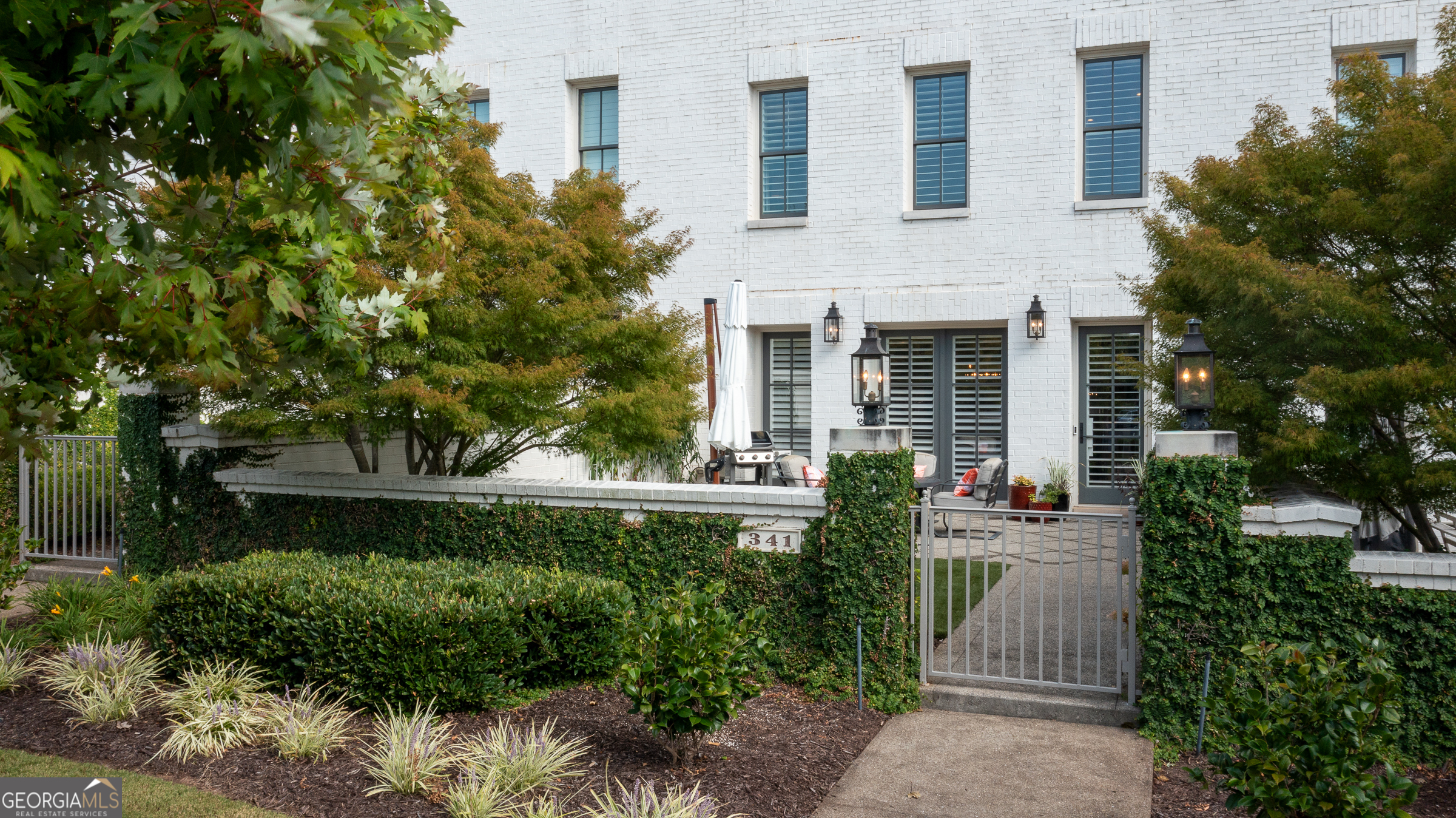 341 S Esplanade