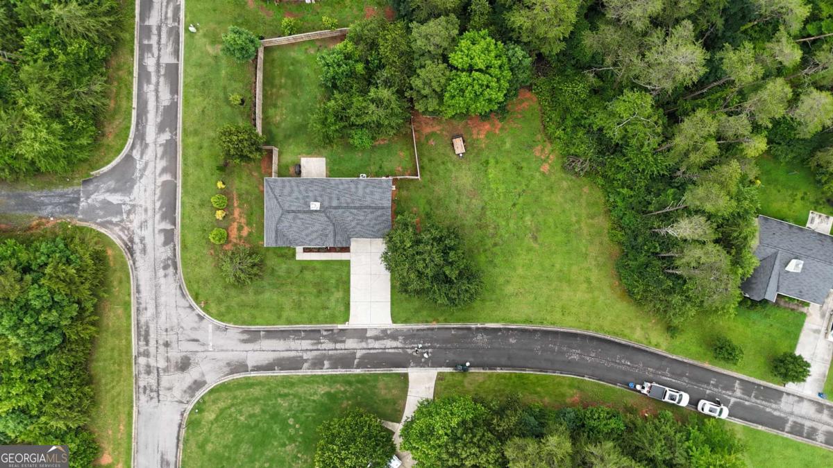 11 Madison CIR