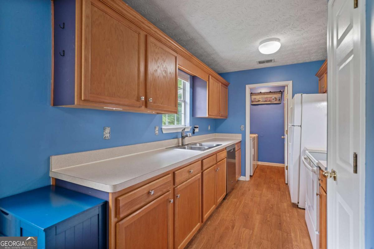 11 Madison CIR