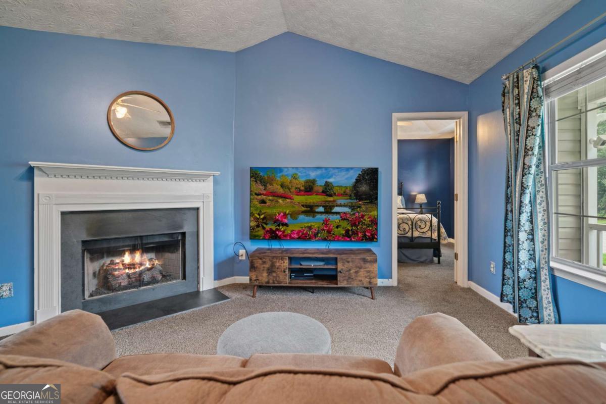 11 Madison CIR