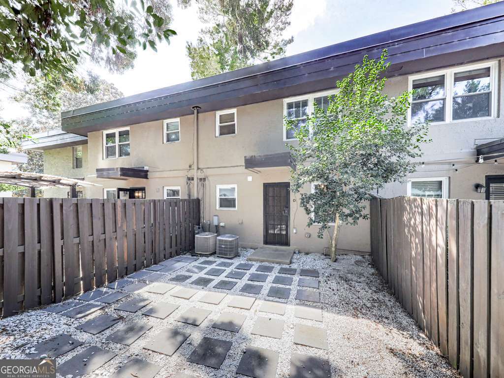 284 Lakemoore DR NE D