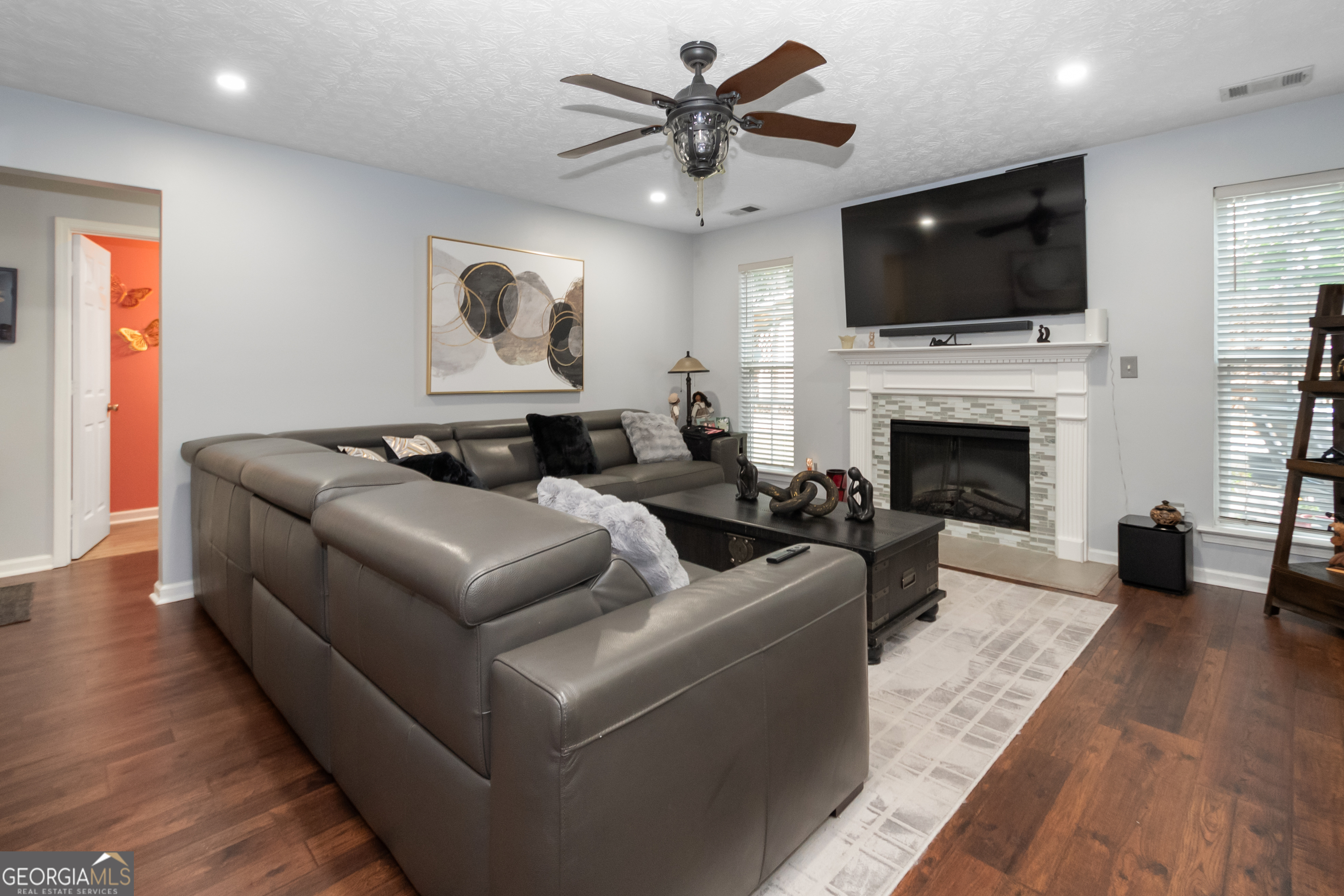 8248 Milam LOOP