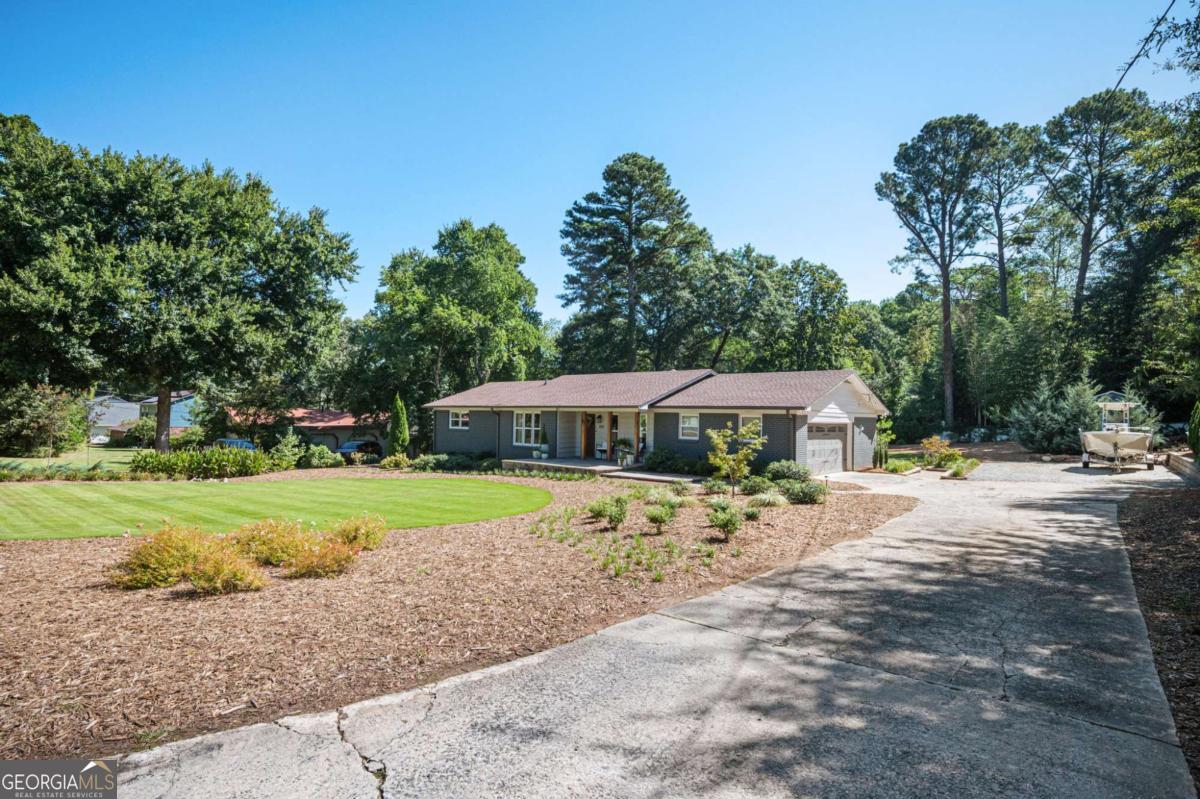 1616 Lancaster DR