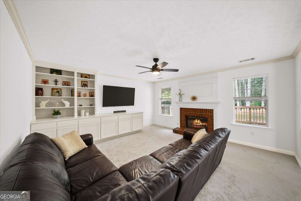 1585 Pinebreeze DR