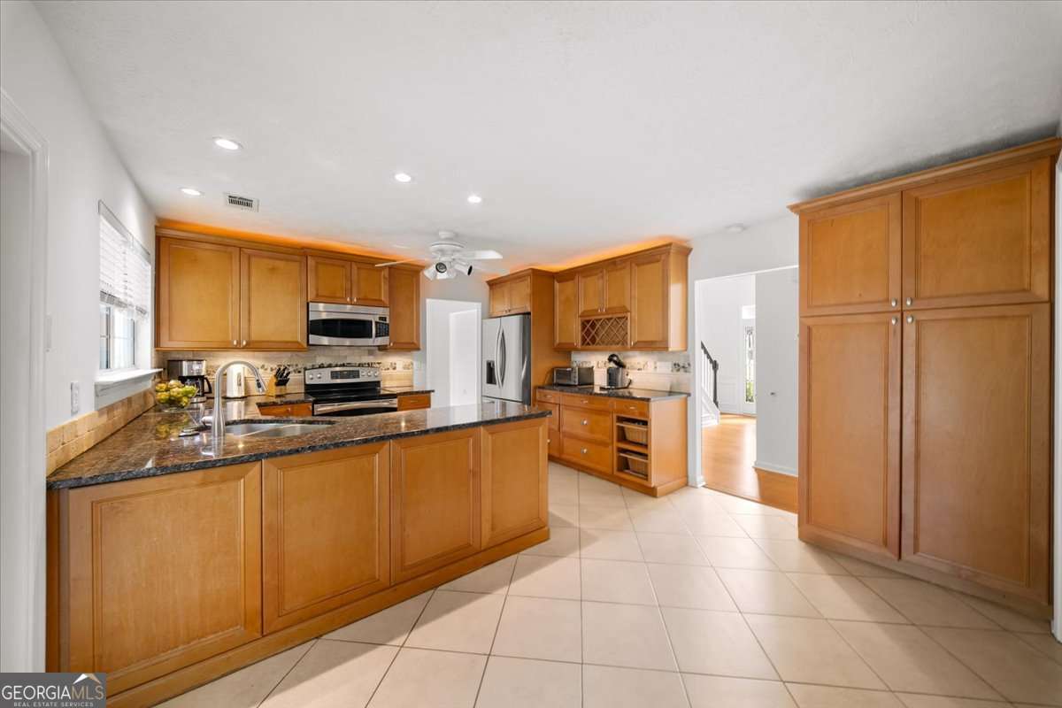 1585 Pinebreeze DR