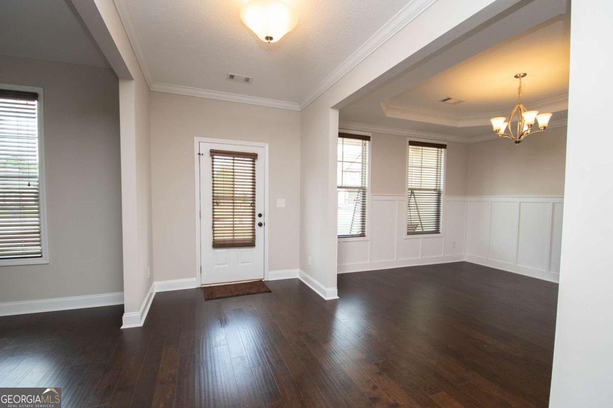 379 Linman DR