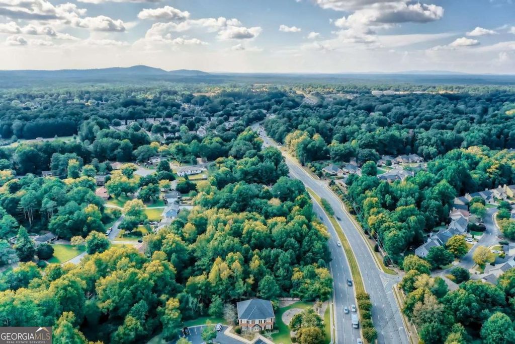 Photo of 0 W Crossville Road, Roswell, GA 30075 (MLS # 10679607)