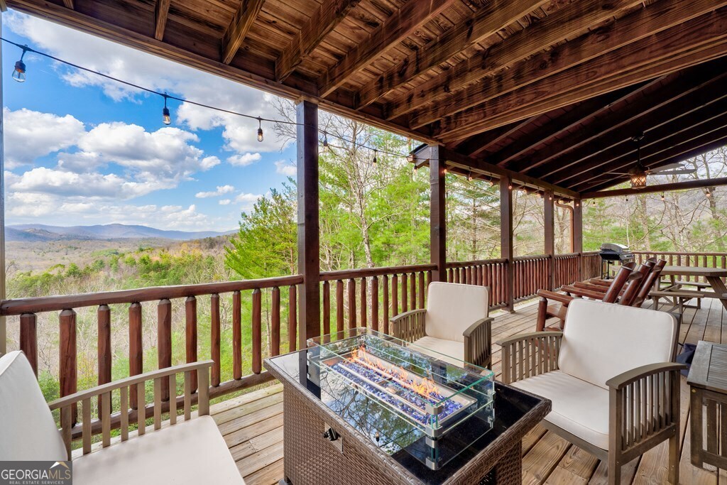425 Rhonda LN