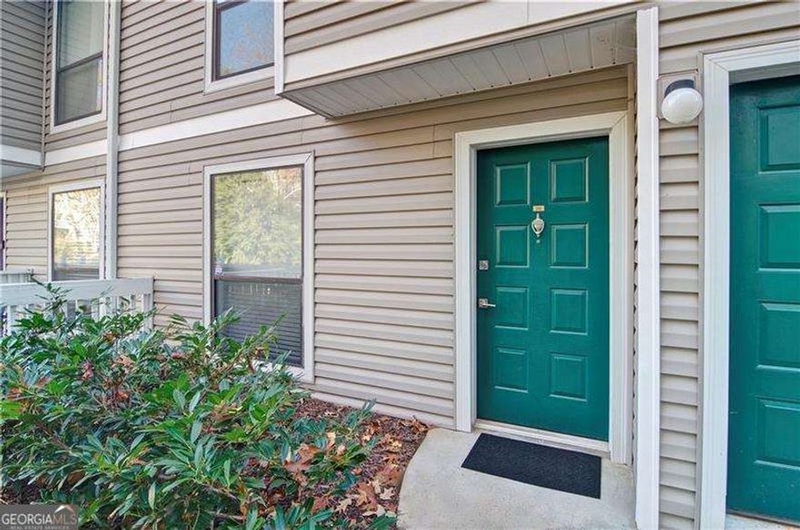 Stepless entry, open plan, kitchen with stainless steel appliances, Upgraded granite counter top, tile backsplash, large great room with gas log fireplace and bookshelves, access to covered side porch, large master bedroom with walk in closet and a second closet, brand new carpet thought out, laundry room, easy access to I-75, close by new  Kroger, restaurants, and shopping. Unit is in like new condition, FLOOR PLAN is in pictures.