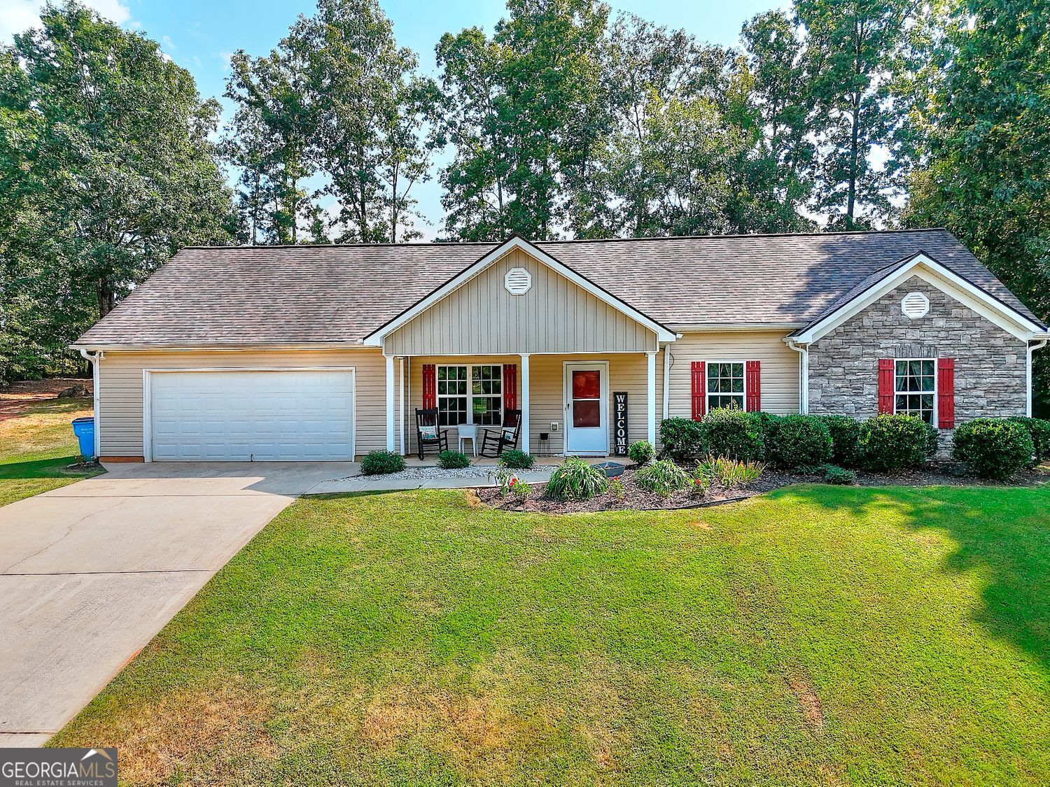 Move-in Ready Ranch style home. Just what you've been waiting for! This 3 bedroom,2 bath home is accented with stone on the front. You'll find an Open floor plan with the Kitchen open to the Eat-in area with a Bay window, Breakfast Bar, and spacious Family Room. Wood flooring throughout. SS appliances. Refrigerator, Built-in microwave, Stove and Dishwasher. Laundry room. Oversized Owner's Suite & walk-in closet. Owner's bath has a Separate shower, Garden tub, Double sinks & tile floor. Fenced backyard, Firepit, and Shed. Roof is appx 7 yrs old, HVAC is appx 1 yr old. No HOA. Monroe County schools. Convenient to area shopping, High Falls State Park, and I-75.