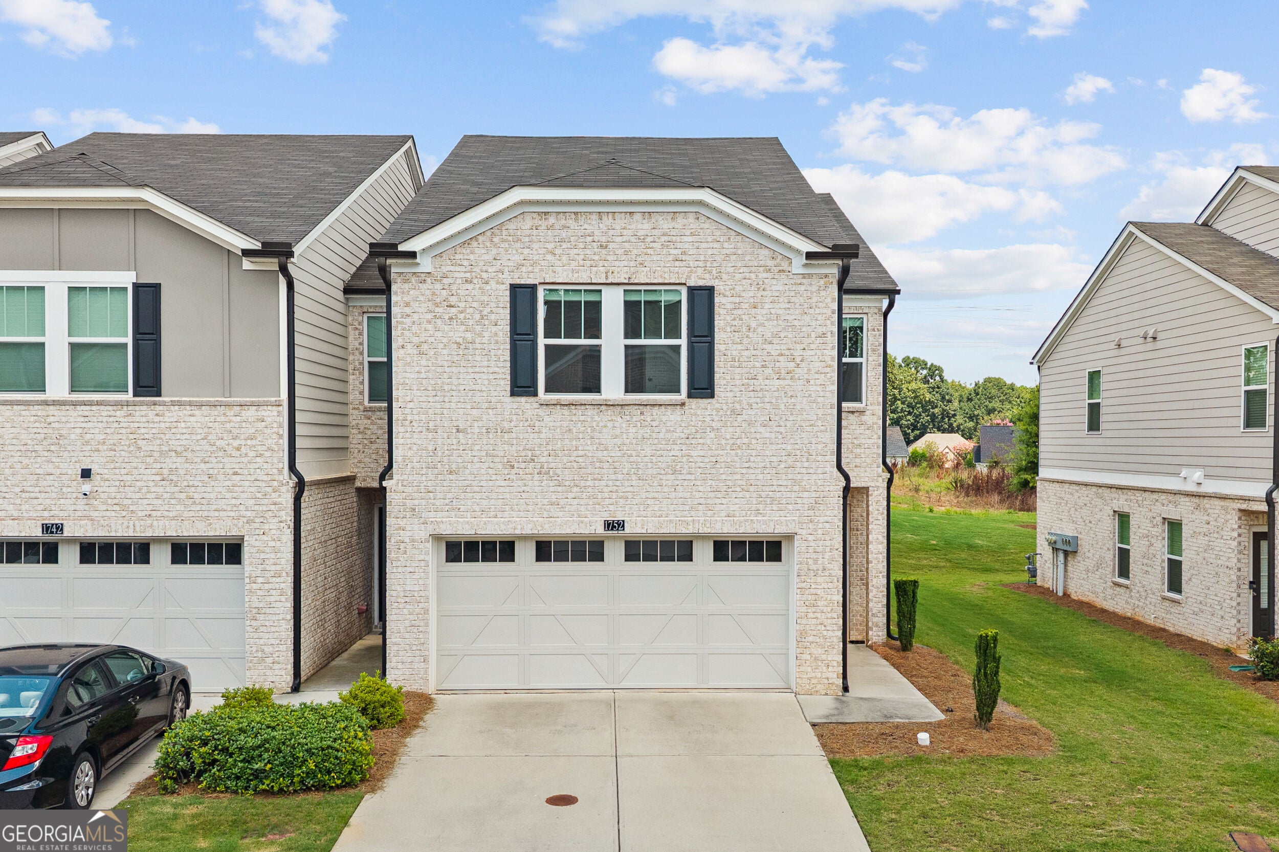 1752 Villageside CT