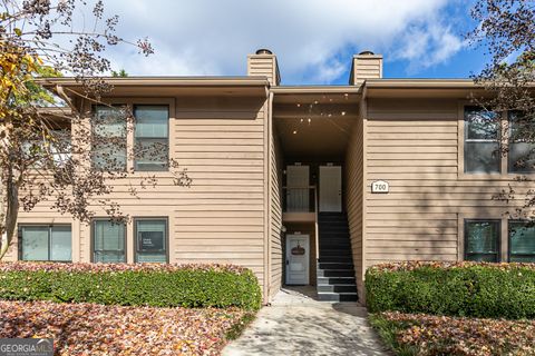 Photo of 701 Parkaire Crossing, Marietta, GA 30068 (MLS # 10641361)