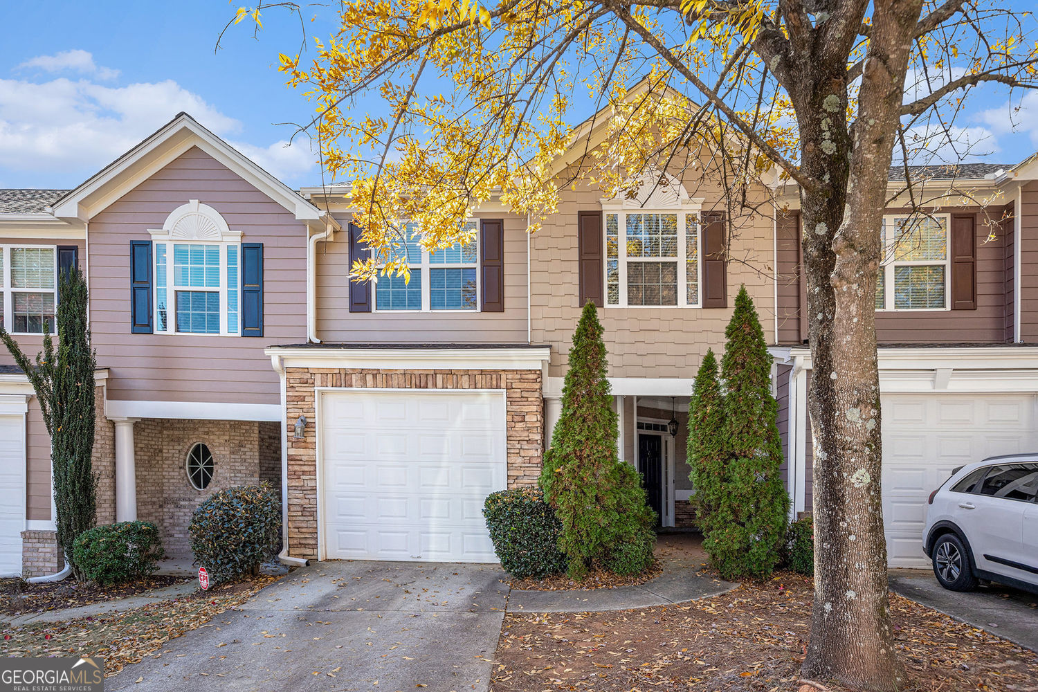 OLDE PEACHTREE TOWNHOMES - Residential