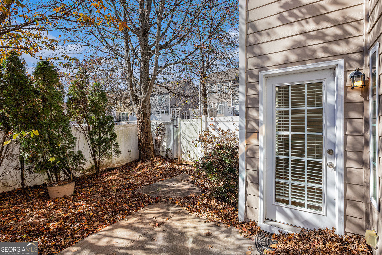 OLDE PEACHTREE TOWNHOMES - Residential
