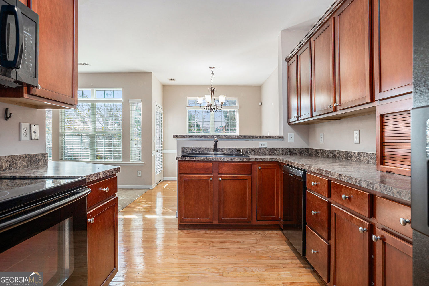 OLDE PEACHTREE TOWNHOMES - Residential