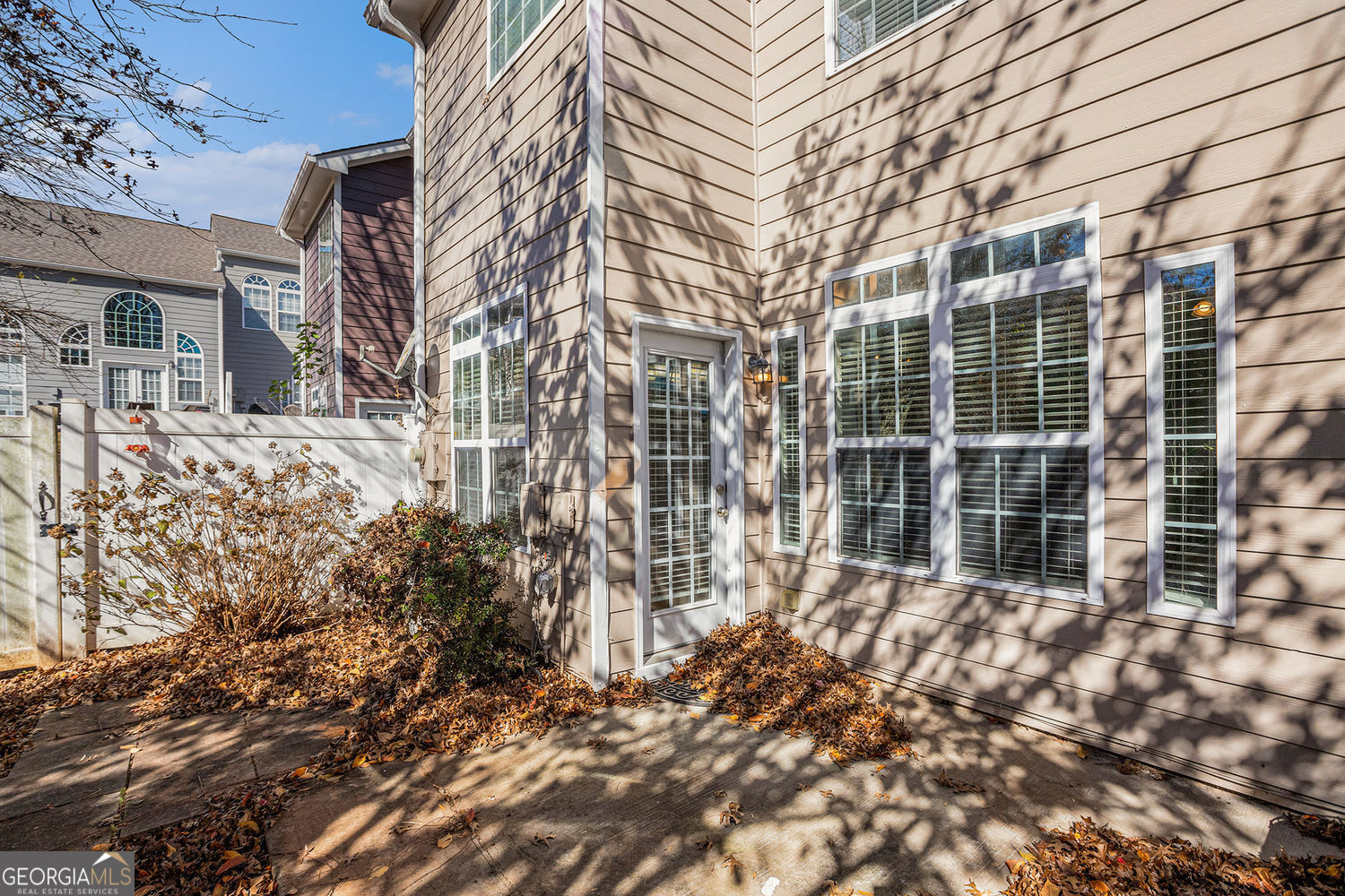 OLDE PEACHTREE TOWNHOMES - Residential