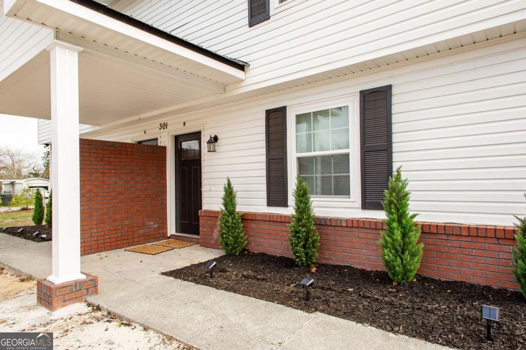 Photo of 301 Fireman Street #B, Waycross, GA 31501 (MLS # 10705995)