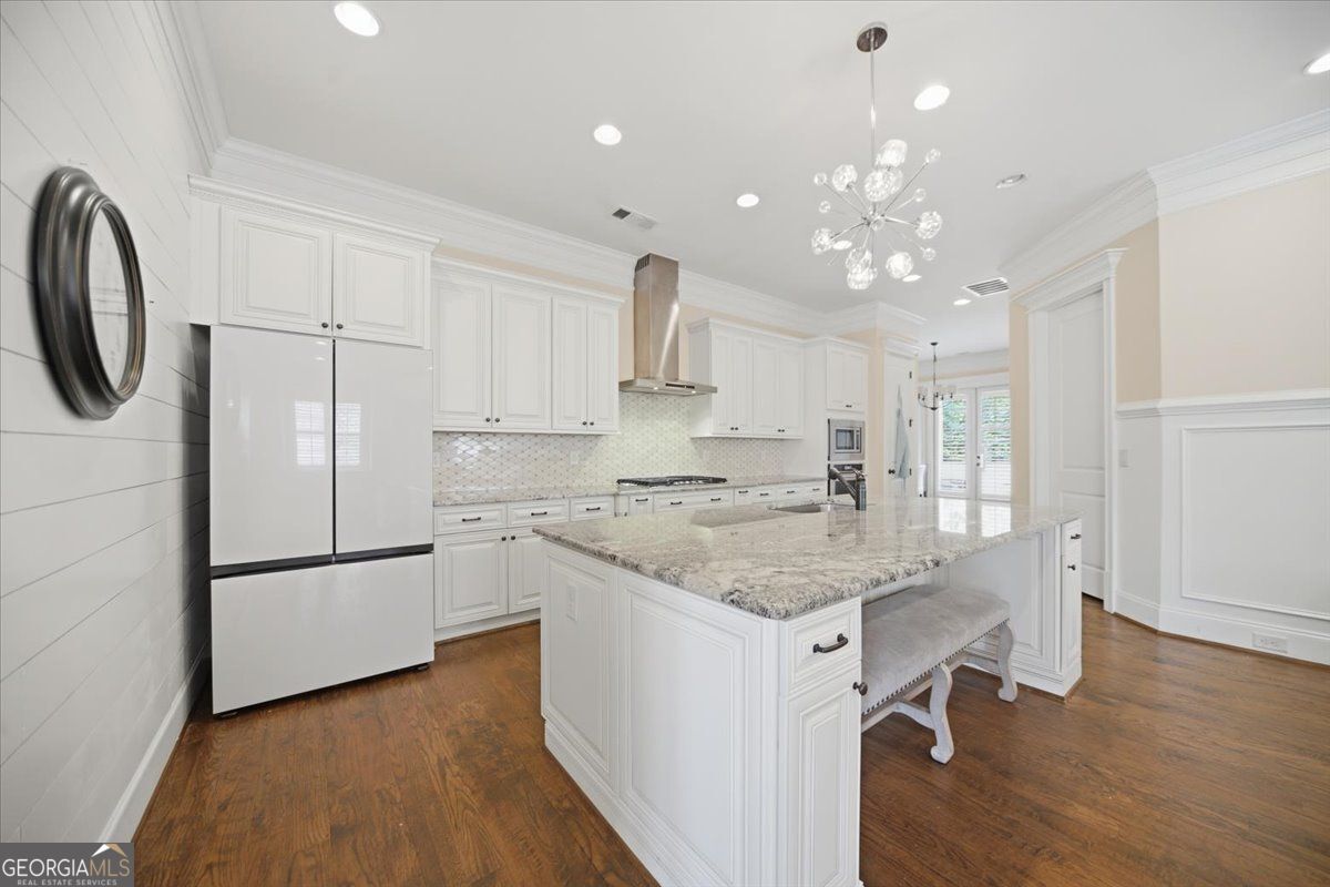 5869 Chickasaw LN