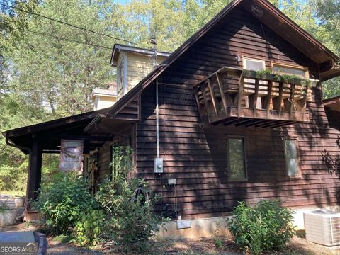 A home in Toccoa