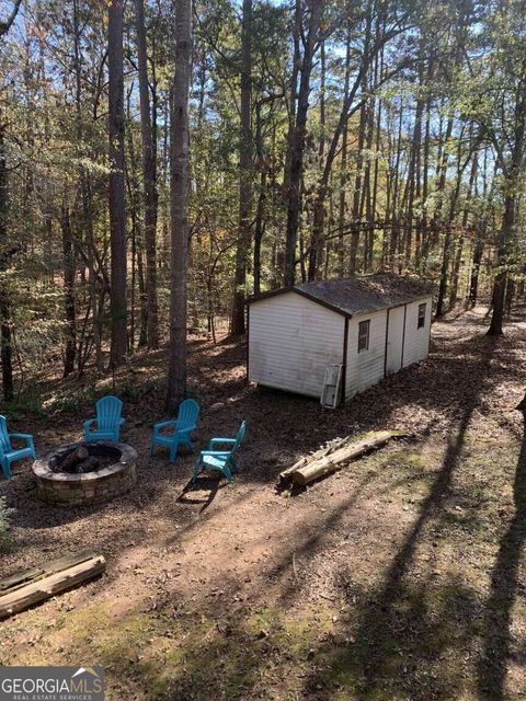 A home in Toccoa