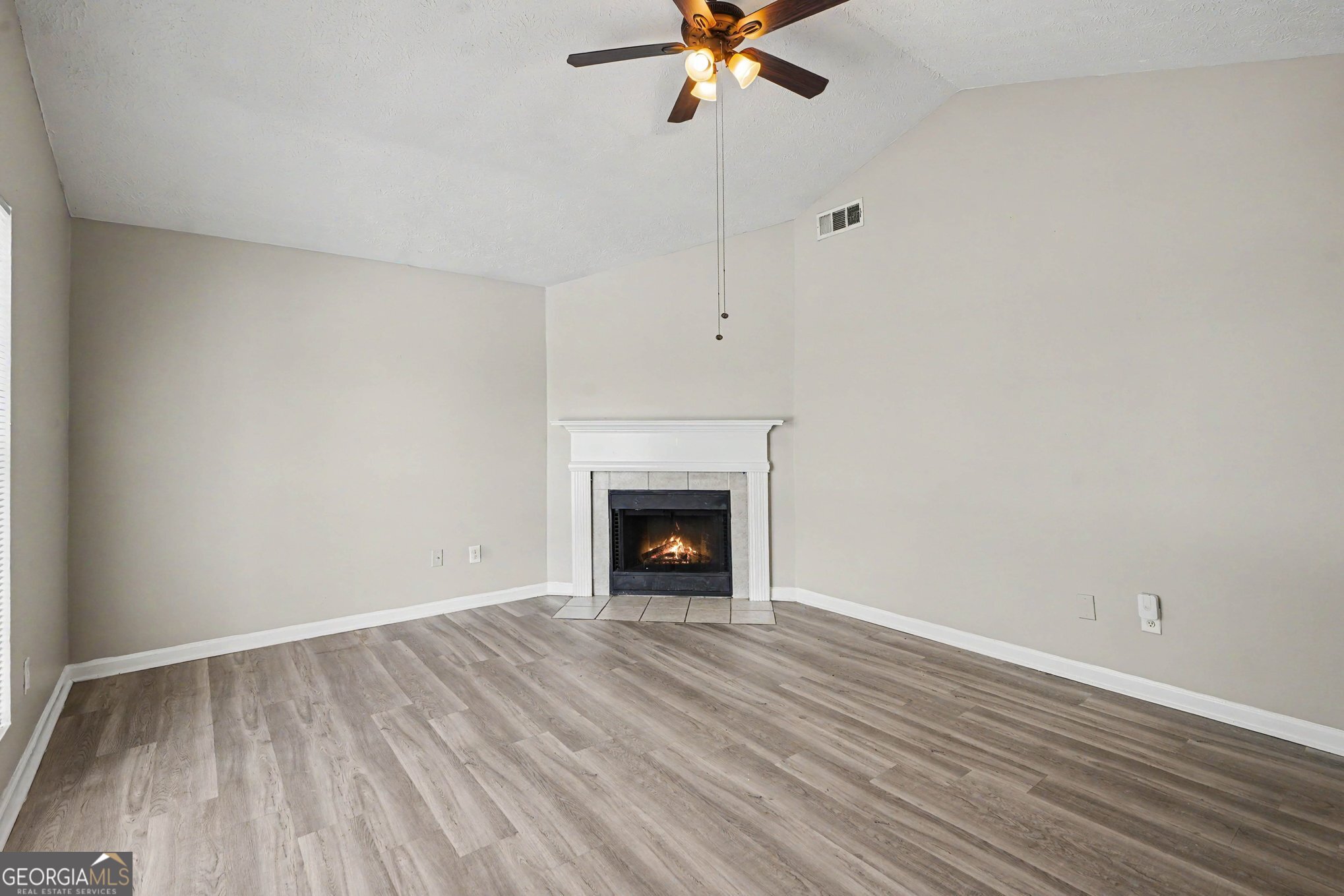 187 Inverness DR
