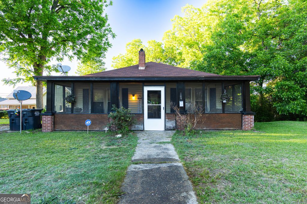Photo of 109 E Main Street, Manchester, GA 31816 (MLS # 10759024)