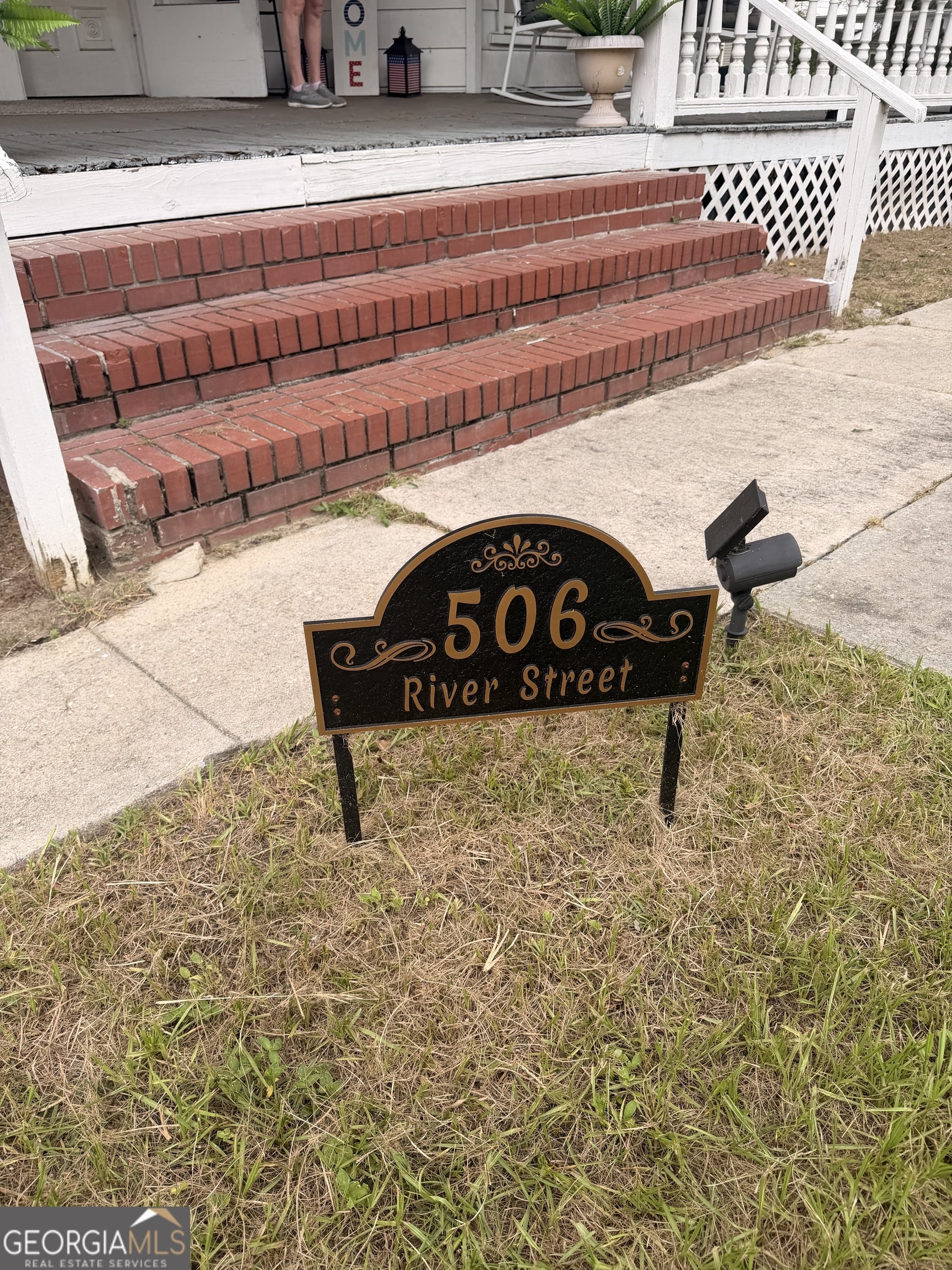 506 River ST
