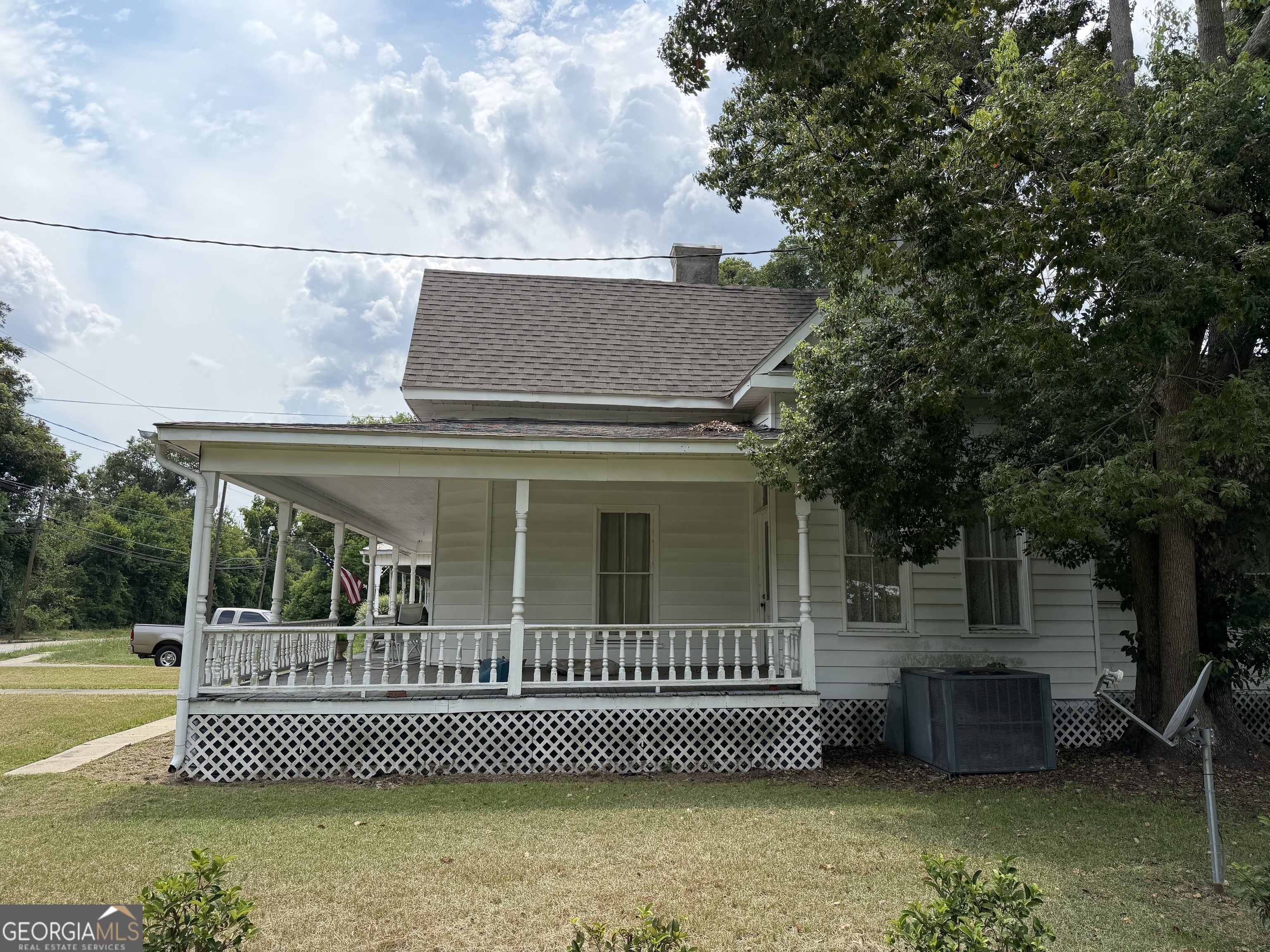 506 River ST