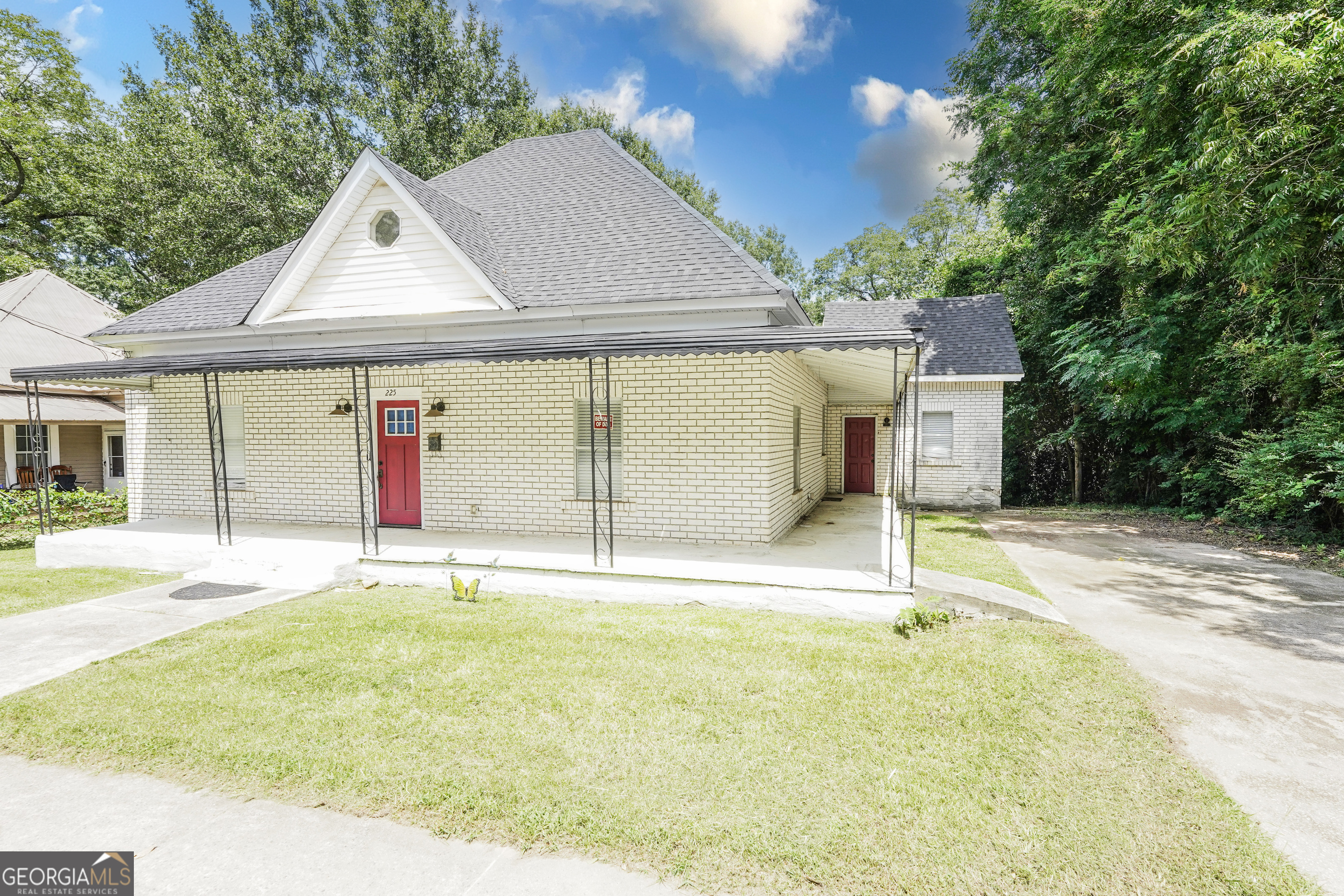 Large 4 bedroom 2 bath home located on large city lot. Walking distance to town. So much room and storage space in this home. Check it out today! Seller will be open for FHA, Va or USDA buyer with the right offer