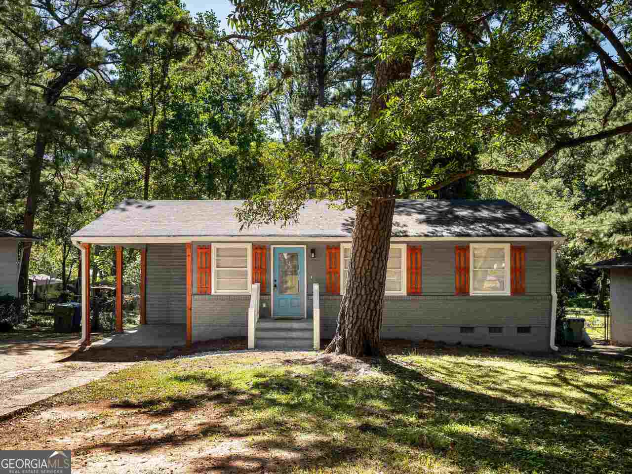 Fantastic Opportunity!!! This charming 3-bedroom, 2-bathroom ranch-style home nestled in Oak Hill Heights is ready for its new owner!!! This single-story gem offers a cozy yet spacious layout ideal for modern living. With an open-concept design, the living area flows seamlessly into the kitchen and dining space, creating a perfect hub for gatherings and relaxation. The primary bedroom boasts an ensuite bathroom for added convenience, while two additional bedrooms provide flexibility for guests or a home office. Outside, enjoy a private backyard retreat, perfect for outdoor entertaining or simply unwinding in the serene surroundings. Don't miss out on the opportunity to call this lovely ranch-style home yours! Hurry and Bring your offers!! This home won't last long!!