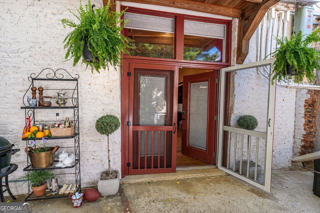 Photo of 585 White Circle #402, Athens, GA 30605 (MLS # 10753561)