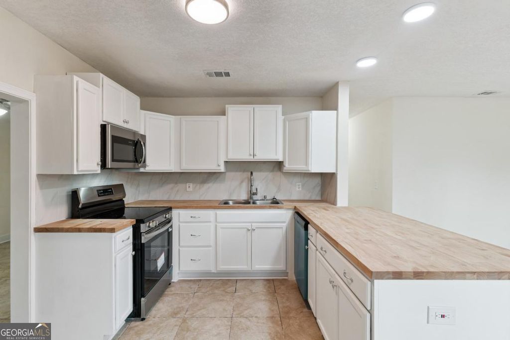 Photo of 921 Cleburne Street, Brunswick, GA 31520 (MLS # 10671178)