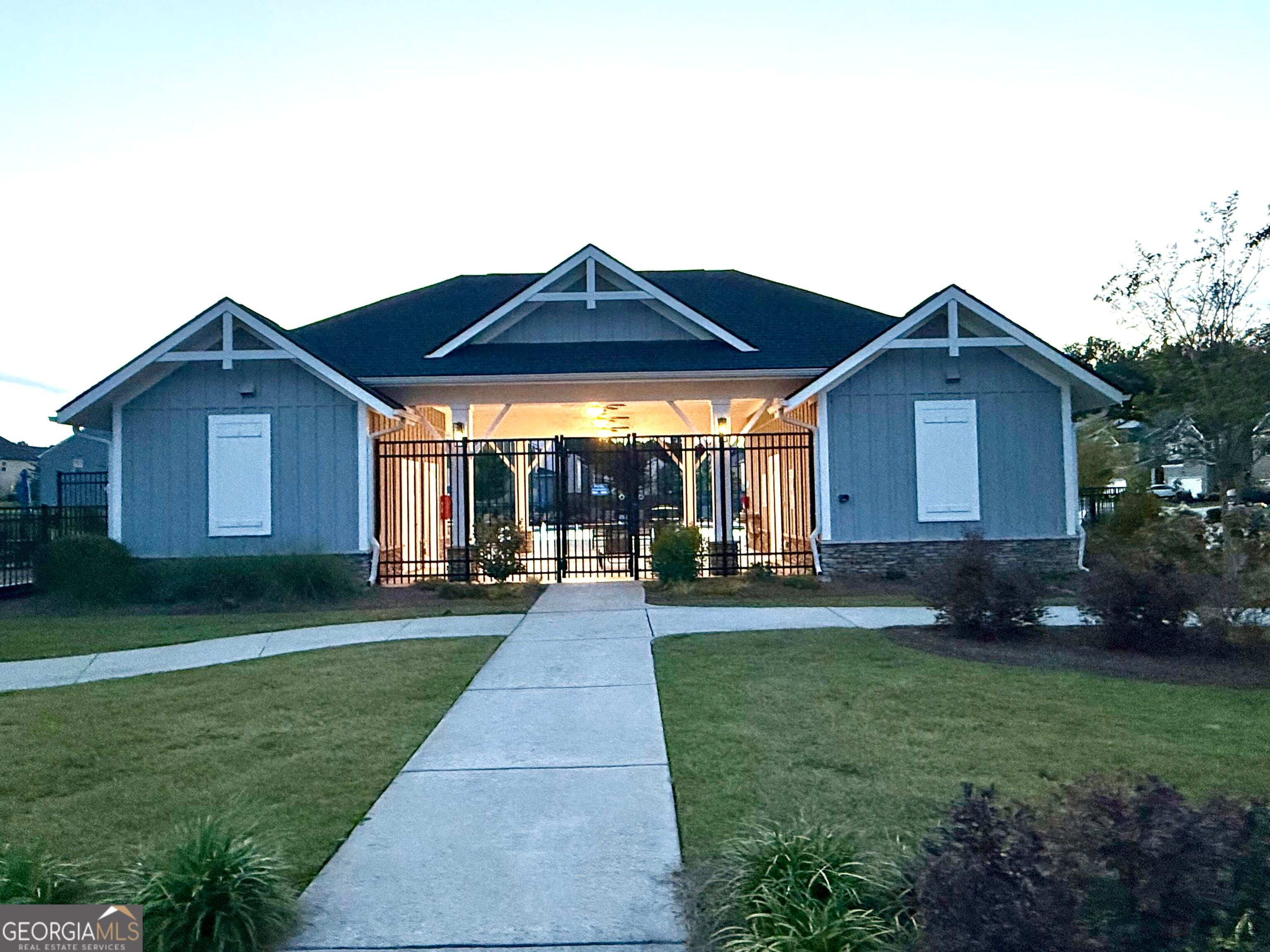 229 Lauritsen WAY