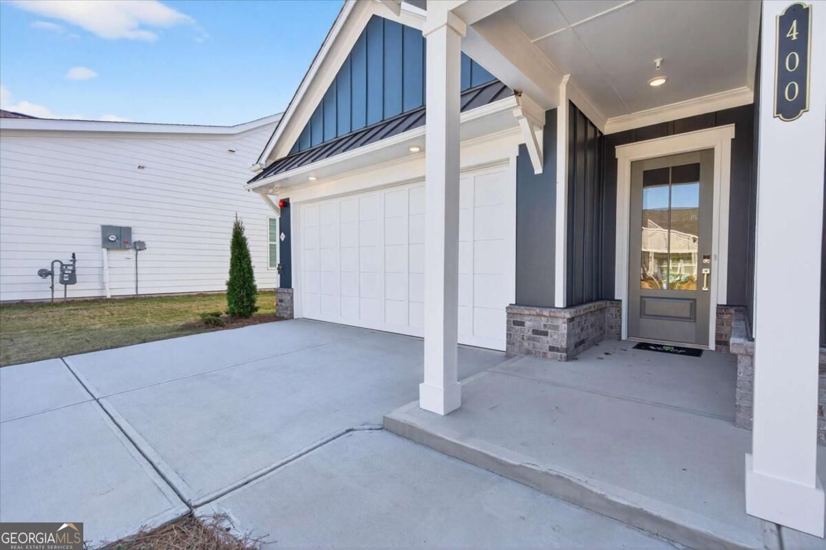 400 Vinca CIR NW