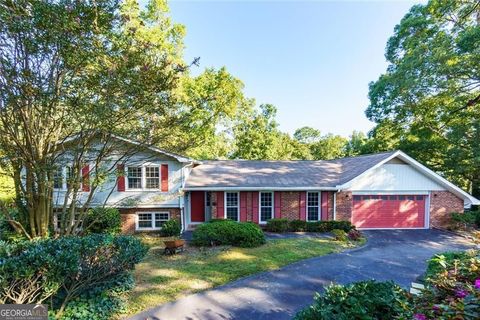 Photo of 4201 Fairgreen Terrace NE, Marietta, GA 30068 (MLS # 10602499)