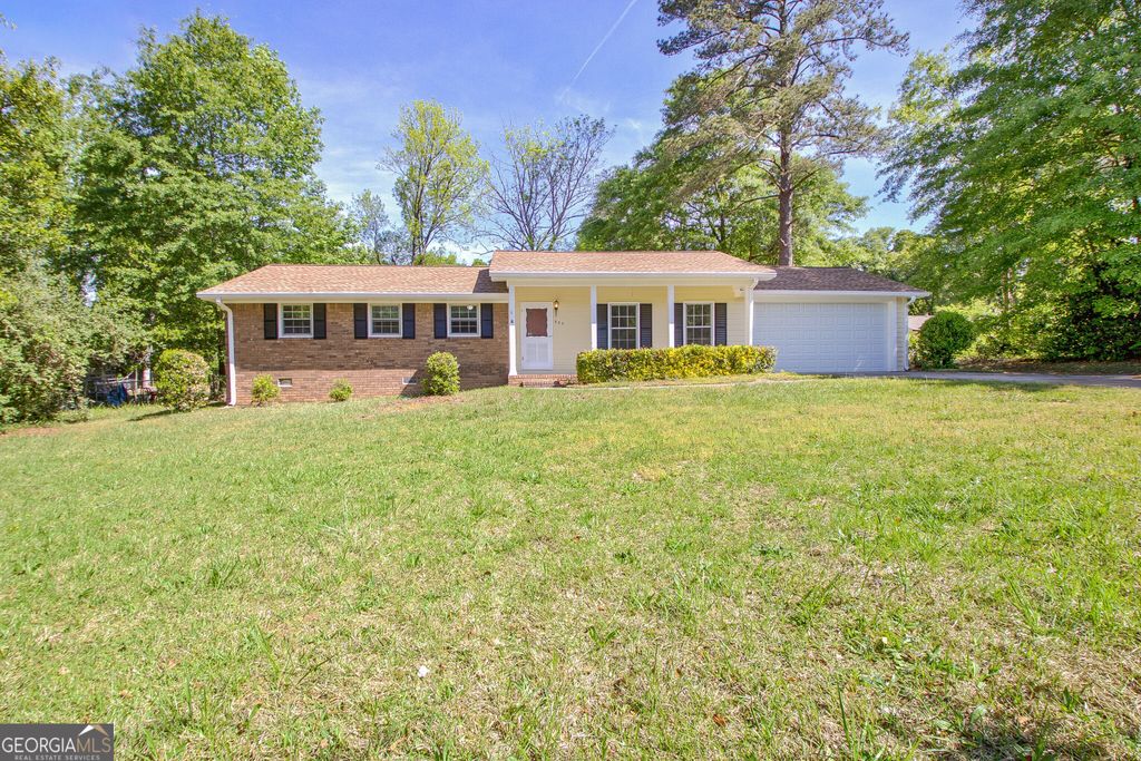 Photo of 335 Kelly Dr, Fayetteville, GA 30214 (MLS # 10736556)