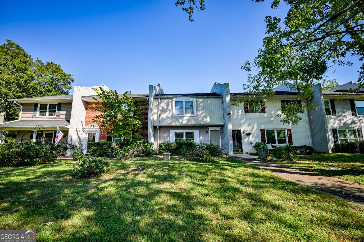 1095 Eastview CIR NE