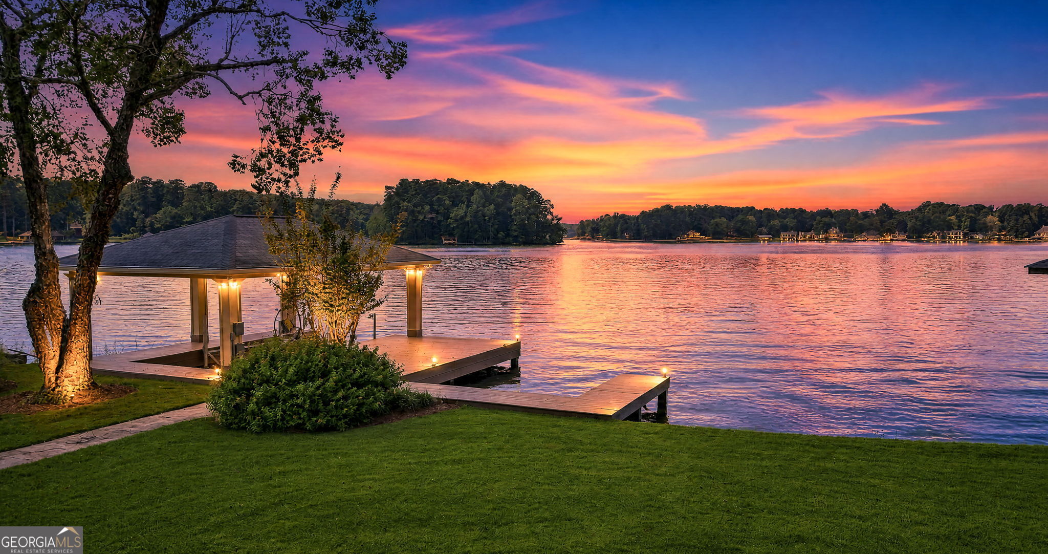 3117 Lake Park DR