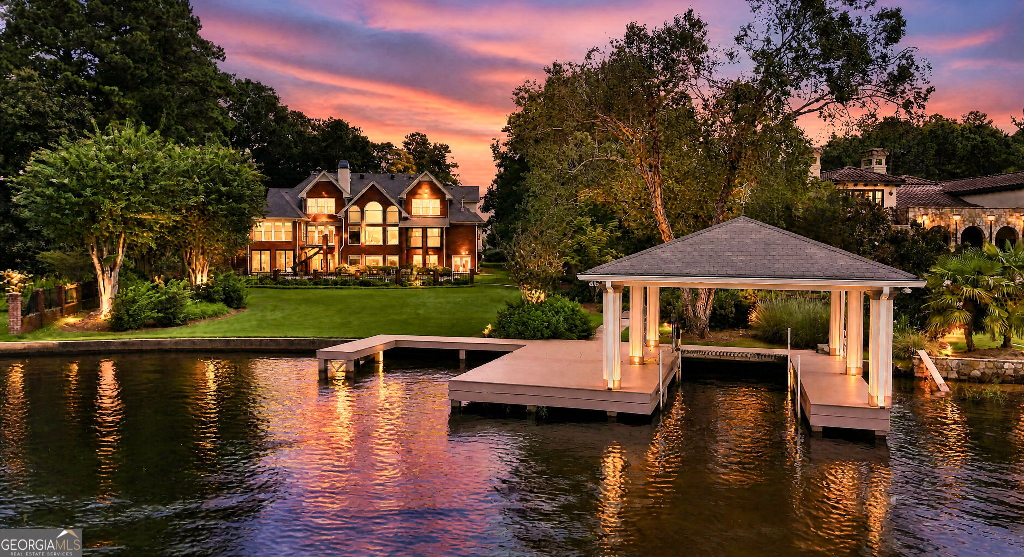 3117 Lake Park DR