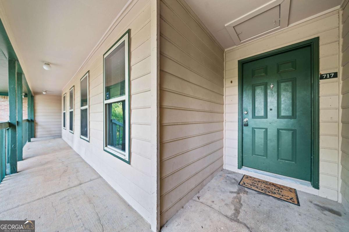 717 Beaufort CIR