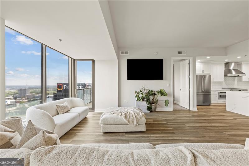 270 17th ST 3604