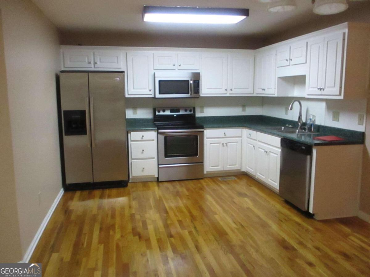 Photo 5 of 27 of 4652 Mount Zion RD house