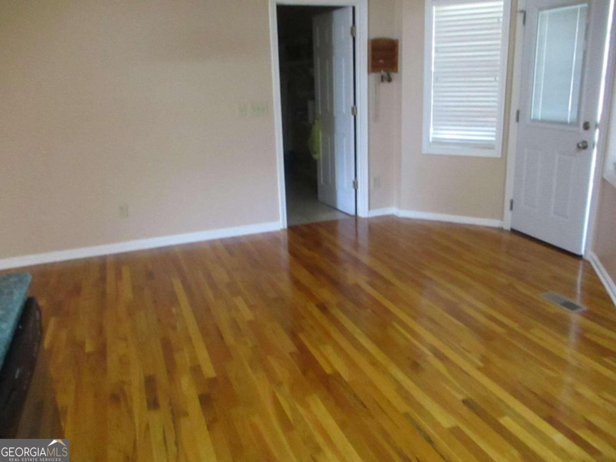 Photo 10 of 27 of 4652 Mount Zion RD house